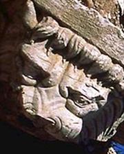 Капитель одной из колонн храма Адриана