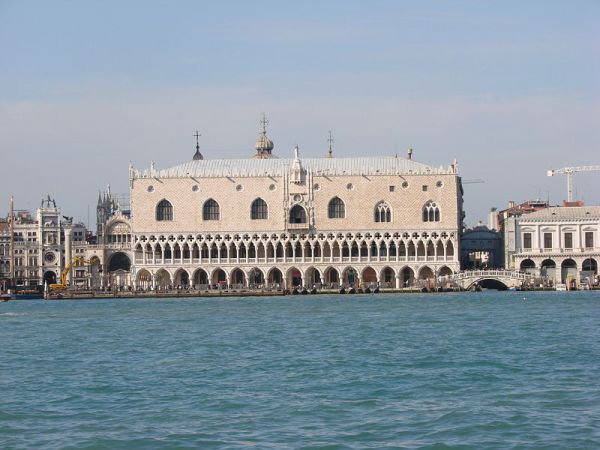 Дворец дожей - вид с Большого канала Венеции